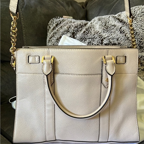 Pink/Powder blush Michael Kors purse. Gold chain handle. Lock and key keychain - Picture 4 of 8